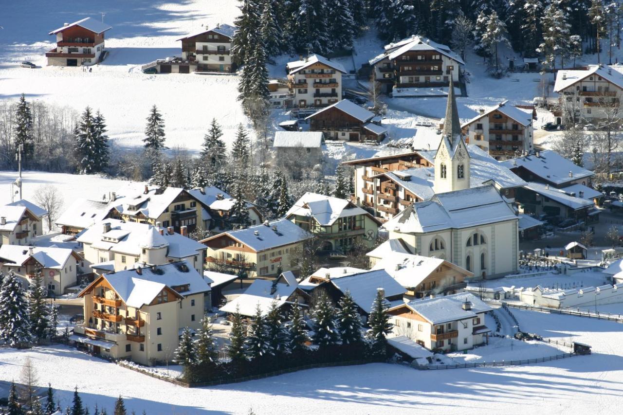 Hotel Chalet Corso San Vigilio Di Marebbe Bagian luar foto